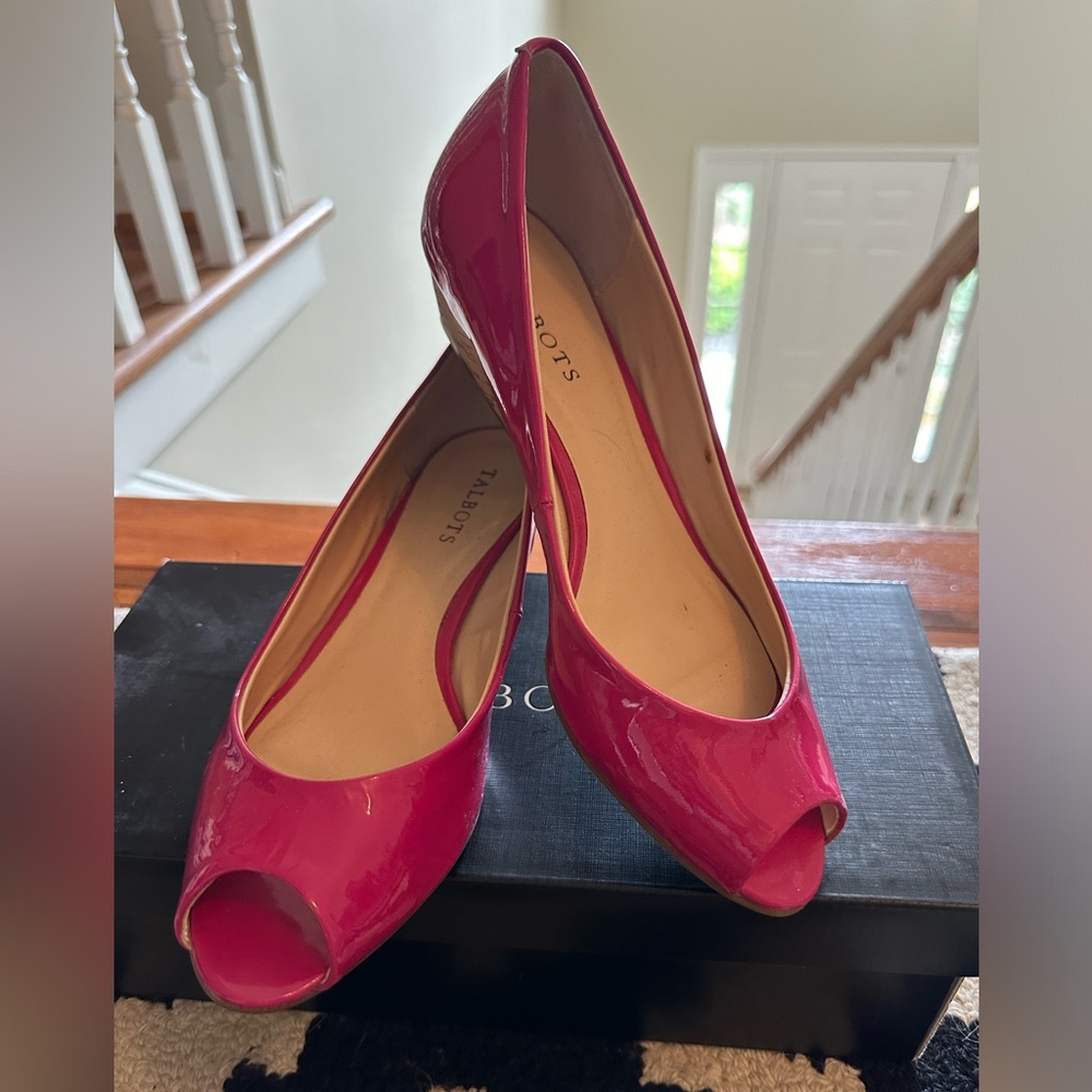 TALBOTS Pink Patent open toe, wedge shoe, Size 8M